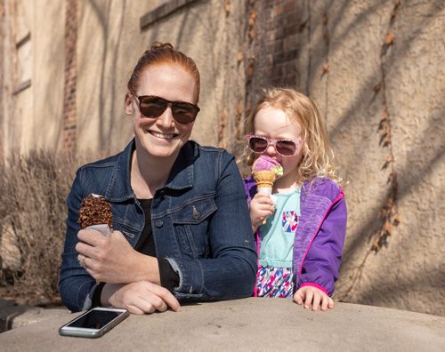 SASHA SEFTER / WINNIPEG FREE PRESS
Sarah and June (8) Pratt enjoy some ice cream on a sunny 14° afternoon outside of Sargent Sundae at Portage Avenue and Overdale Street.
190416 - Tuesday, April 16, 2019.