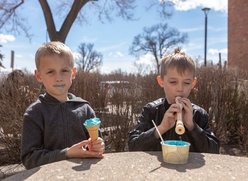 SASHA SEFTER / WINNIPEG FREE PRESS
Lachlan McDermont (6) enjoys some ice cream while Noah McDermont (8) plays "hot crossed buns" on his recorder outside of Sargent Sundae at Portage Avenue and Overdale Street.
190416 - Tuesday, April 16, 2019.