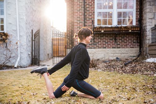 MIKAELA MACKENZIE/WINNIPEG FREE PRESS
Avid runner Sylvia Buchholz does a pigeon pose stretch before running to work in Winnipeg on Wednesday, April 17, 2019. 
Winnipeg Free Press 2019