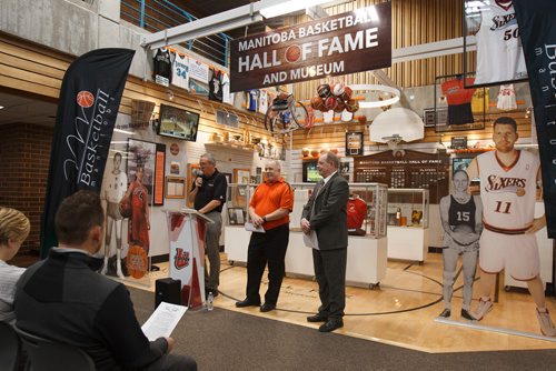 MIKE DEAL / WINNIPEG FREE PRESS
Ross Wedlake (left) introduces brothers Neil (centre) and Bob Thomson (right) who were on hand to celebrate their mother, Isabel Thomson, being inducted into the Manitoba Basketball Hall of Fame Wednesday afternoon at the MBHF Museum in the Duckworth Centre at the University of Winnipeg.
190417 - Wednesday, April 17, 2019.