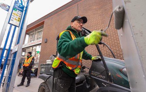 SASHA SEFTER / WINNIPEG FREE PRESS
Graffiti removal worker James Turner of Downtown BIZ's Enviro Team paints over some offensive graffiti on an electrical box at the intersection of Vaughan Street and Graham Avenue in downtown Winnipeg. See Declan Schroeder story.
190417 - Wednesday, April 17, 2019.