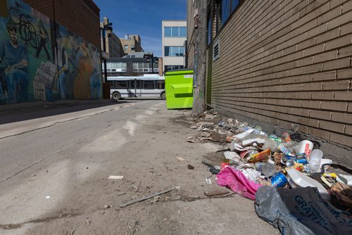 SASHA SEFTER / WINNIPEG FREE PRESS
Garbage is left strewn throughout an ally south of Graham Avenue in-between Vaughan and Kennedy Streets in downtown Winnipeg. 
190417 - Wednesday, April 17, 2019.