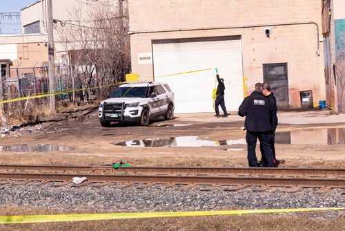 SASHA SEFTER / WINNIPEG FREE PRESS
Police block block off the scene of a "serious incident" on the train tracks crossing Selkirk Avenue in-between McPhillips and Battery Streets in Winnipeg's North End.
190418 - Thursday, April 18, 2019.