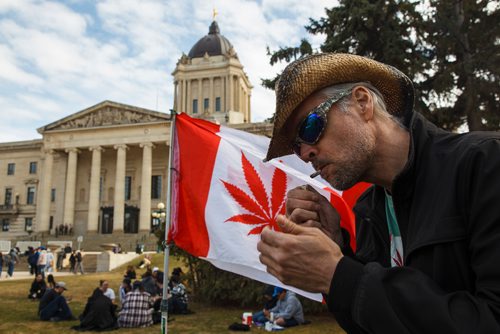 MIKE DEAL / WINNIPEG FREE PRESS
Dean Marcotte lights up during 4/20 celebrations at the MB legislature.
The first 4/20 celebration since cannabis was legalized happened on the grounds of the Manitoba legislature Saturday.
190420 - Saturday, April 20, 2019.