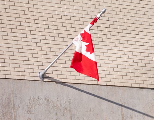 SASHA SEFTER / WINNIPEG FREE PRESS
The scene of a serious incident involving three people in the pool located at the Courts of St. James 200/234 Ronald Street.
190422 - Monday, April 22, 2019.