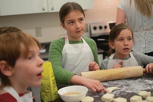 Canstar Community News Peyton and Taylor McMillan prepare hot crossed buns during the Westdale Westdale Community Centre's Kids in the Kitchen program. (EVA WASNEY/CANSTAR COMMUNITY NEWS/METRO)