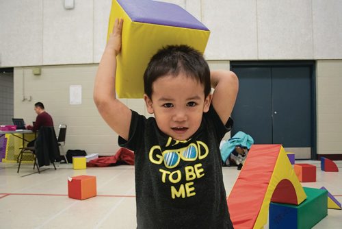 Canstar Community News Lucas Swampy, 3, plays with blocks at Weston Memorial Community Centre's Bright Start program hosted by NorWest Co-op Community Health. (EVA WASNEY/CANSTAR COMMUNITY NEWS/METRO)