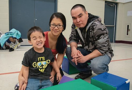 Canstar Community News Lucas Swampy and his parents Manilyn Janzen and Kevin Swampy pose for a photo at Weston Memorial Community Centre's Bright Start program hosted by NorWest Co-op Community Health. (EVA WASNEY/CANSTAR COMMUNITY NEWS/METRO)
