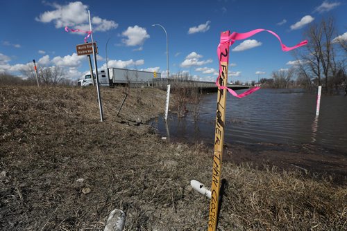 RUTH BONNEVILLE / WINNIPEG FREE PRESS 


LOCAL - Flooding story near Morris Mb. 
Markers measuring the water level of the Morris River next to the bridge going into the town of Morris off Hwy 75 on Monday.  

See Kevin Rollason's story.


April 22, 2019