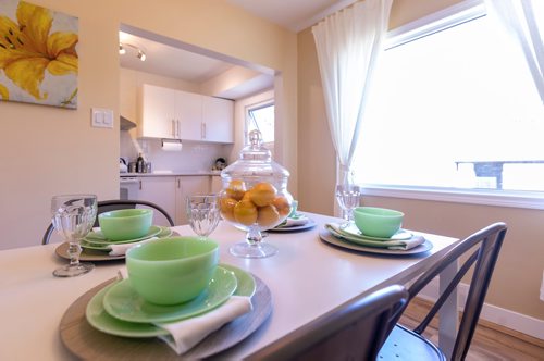 SASHA SEFTER / WINNIPEG FREE PRESS
The dining area of 313 Guildford Street in Winnipeg's Deer Lodge neighbourhood.
190422 - Monday, April 22, 2019.