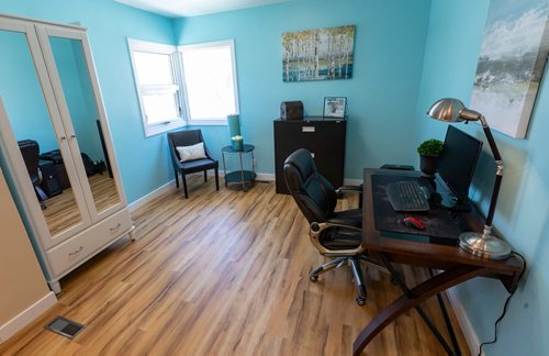 SASHA SEFTER / WINNIPEG FREE PRESS
The open concept office of 313 Guildford Street in Winnipeg's Deer Lodge neighbourhood.
190422 - Monday, April 22, 2019.