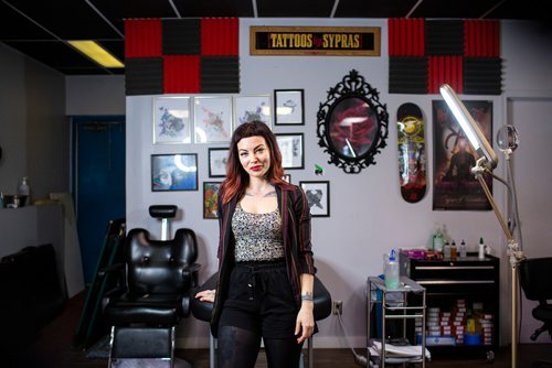 MIKAELA MACKENZIE/WINNIPEG FREE PRESS
Tattoo artist Tesia Rhind poses for a portrait at her tattoo parlour, Red Ronin, in Winnipeg on Tuesday, April 23, 2019. 
Winnipeg Free Press 2019