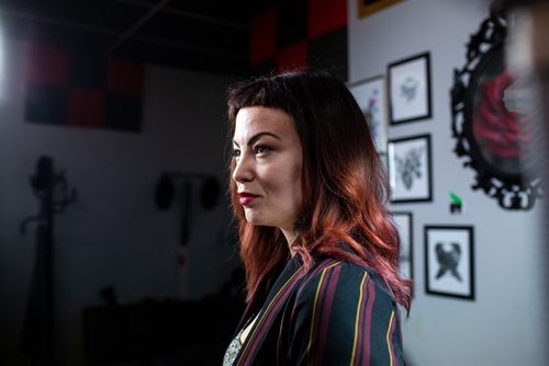 MIKAELA MACKENZIE/WINNIPEG FREE PRESS
Tattoo artist Tesia Rhind poses for a portrait at her tattoo parlour, Red Ronin, in Winnipeg on Tuesday, April 23, 2019. 
Winnipeg Free Press 2019