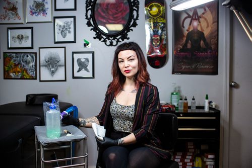 MIKAELA MACKENZIE/WINNIPEG FREE PRESS
Tattoo artist Tesia Rhind poses for a portrait at her tattoo parlour, Red Ronin, in Winnipeg on Tuesday, April 23, 2019. 
Winnipeg Free Press 2019