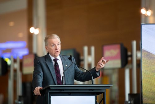 MIKAELA MACKENZIE/WINNIPEG FREE PRESS
Barry Rempel, president and CEO, speaks at the Winnipeg Airports Authority annual meeting at the Winnipeg James Armstrong Richardson International Airport in Winnipeg on Wednesday, April 24, 2019. For Martin Cash story.
Winnipeg Free Press 2019