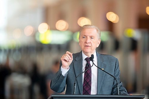 MIKAELA MACKENZIE/WINNIPEG FREE PRESS
Barry Rempel, president and CEO, speaks at the Winnipeg Airports Authority annual meeting at the Winnipeg James Armstrong Richardson International Airport in Winnipeg on Wednesday, April 24, 2019. For Martin Cash story.
Winnipeg Free Press 2019