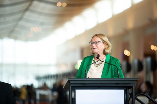 MIKAELA MACKENZIE/WINNIPEG FREE PRESS
Catherine Kloepfer, senior vice-president of corporate services & chief financial officer, speaks at the Winnipeg Airports Authority annual meeting at the Winnipeg James Armstrong Richardson International Airport in Winnipeg on Wednesday, April 24, 2019. For Martin Cash story.
Winnipeg Free Press 2019