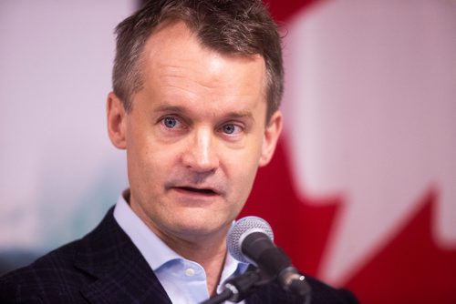 MIKAELA MACKENZIE/WINNIPEG FREE PRESS
Indigenous Services minister Seamus O'Regan discusses Jordan's Principle funding as part of the 2019 budget at Tina's Safe Haven in Winnipeg on Thursday, April 25, 2019. For Dan Lett story.
Winnipeg Free Press 2019