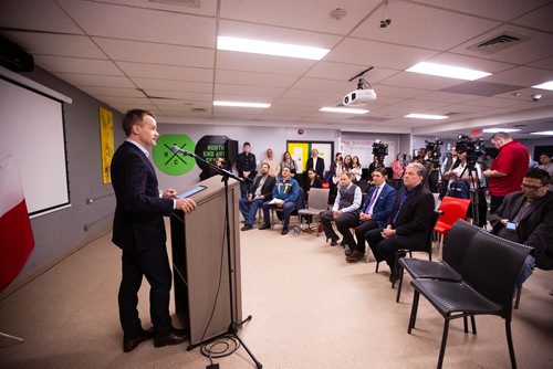 MIKAELA MACKENZIE/WINNIPEG FREE PRESS
Indigenous Services minister Seamus O'Regan discusses Jordan's Principle funding as part of the 2019 budget at Tina's Safe Haven in Winnipeg on Thursday, April 25, 2019. For Dan Lett story.
Winnipeg Free Press 2019