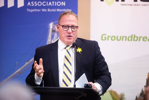 MIKAELA MACKENZIE/WINNIPEG FREE PRESS
Finance Minister Scott Fielding speaks at a Manitoba Heavy Construction Association breakfast event at the airport Holiday Inn in Winnipeg on Thursday, April 25, 2019. For Martin Cash story.
Winnipeg Free Press 2019