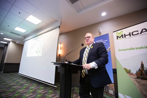 MIKAELA MACKENZIE/WINNIPEG FREE PRESS
Finance Minister Scott Fielding speaks at a Manitoba Heavy Construction Association breakfast event at the airport Holiday Inn in Winnipeg on Thursday, April 25, 2019. For Martin Cash story.
Winnipeg Free Press 2019