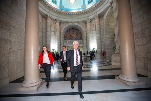 MIKAELA MACKENZIE/WINNIPEG FREE PRESS
Jim Carr, Minister of International Trade Diversification, leaves after announcing funding for gun and gang violence prevention at the Manitoba Legislative Building in Winnipeg on Friday, April 26, 2019. For Larry Kusch story.
Winnipeg Free Press 2019