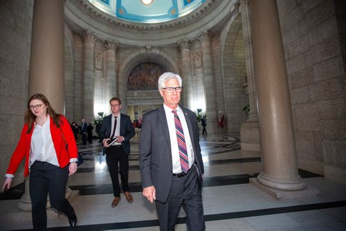 MIKAELA MACKENZIE/WINNIPEG FREE PRESS
Jim Carr, Minister of International Trade Diversification, leaves after announcing funding for gun and gang violence prevention at the Manitoba Legislative Building in Winnipeg on Friday, April 26, 2019. For Larry Kusch story.
Winnipeg Free Press 2019