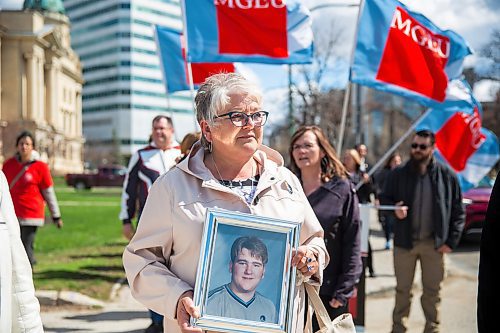 MIKAELA MACKENZIE/WINNIPEG FREE PRESS
Cindy Skanderberg, whose son died by electrocution in the workplace, marches in the SAFE Workers of Tomorrow Leaders' Walk on Broadway in Winnipeg on Friday, April 26, 2019. 
Winnipeg Free Press 2019