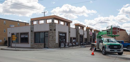 MIKE DEAL / WINNIPEG FREE PRESS
The signage at Bermax is being taken down Friday just over a week after the restaurant was closed because of a hate crime which the owners are now being accused of fabricating.
190426 - Friday, April 26, 2019.