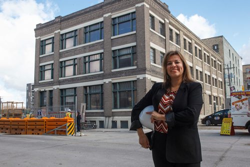 MIKE DEAL / WINNIPEG FREE PRESS
Rebecca Chartrand Executive Director of Indigenous Strategy at RRC is working with Akman Construction on community outreach during the on-going construction of the RRC Innovation Centre.
190426 - Friday, April 26, 2019.