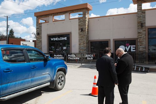 MIKE DEAL / WINNIPEG FREE PRESS
The signage at Bermax is being taken down Friday just over a week after the restaurant was closed because of a hate crime which the owners are now being accused of fabricating.
190426 - Friday, April 26, 2019.