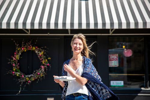 MIKAELA MACKENZIE/WINNIPEG FREE PRESS
Belinda Bigold, owner of High Tea, poses for a portrait with her Imperial cookies in Winnipeg on Thursday, April 25, 2019. For Dave Sanderson story.
Winnipeg Free Press 2019