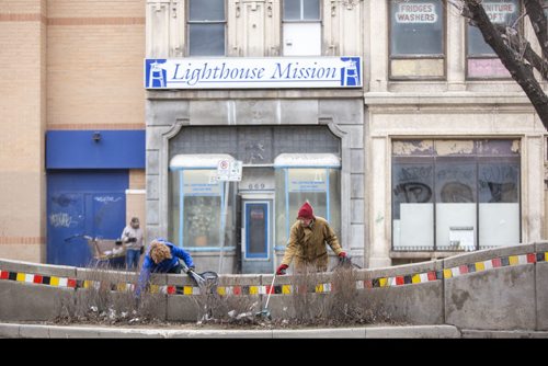 MIKAELA MACKENZIE/WINNIPEG FREE PRESS
Winnipeg BIZ's 14th annual Earth Day Cleanupon Main Street in Winnipeg on Monday, April 29, 2019. 
Winnipeg Free Press 2019