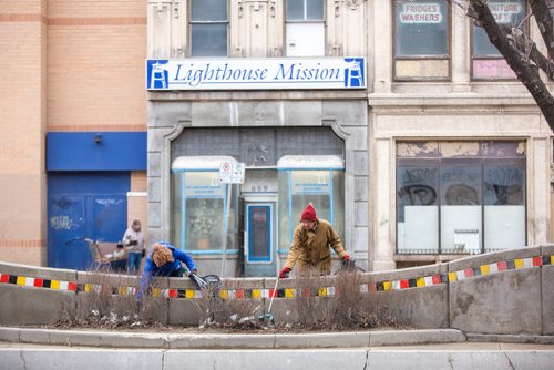 MIKAELA MACKENZIE/WINNIPEG FREE PRESS
Winnipeg BIZ's 14th annual Earth Day Cleanupon Main Street in Winnipeg on Monday, April 29, 2019. For Doug Speirs story.
Winnipeg Free Press 2019