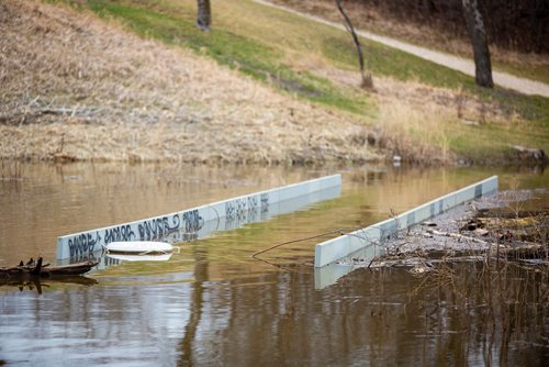 MIKAELA MACKENZIE/WINNIPEG FREE PRESS
The flooded Omand's Creek bridge in Wolseley in Winnipeg on Monday, April 29, 2019. 
Winnipeg Free Press 2019