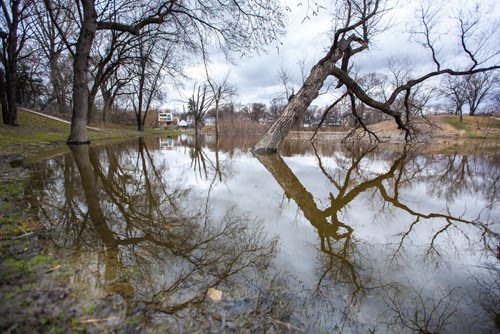 MIKAELA MACKENZIE/WINNIPEG FREE PRESS
The flooded Omand's Creek bridge in Wolseley in Winnipeg on Monday, April 29, 2019. 
Winnipeg Free Press 2019