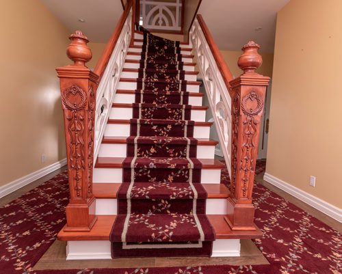 SASHA SEFTER / WINNIPEG FREE PRESS
The staircase of 51037 Heatherdale Road a home 25 kilometres southeast of Winnipeg in Lorette.
190430 - Tuesday, April 30, 2019.