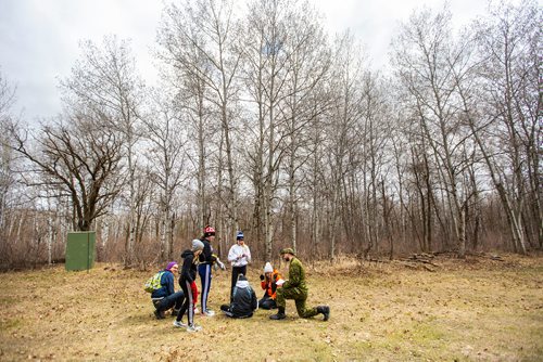 MIKAELA MACKENZIE/WINNIPEG FREE PRESS
Grade 11 students from École Edward Schreyer use a map and compass to find bearings with the 38 Canadian Brigade Group Signallers at Bird's Hill Park on Tuesday, April 30, 2019. Standup.
Winnipeg Free Press 2019