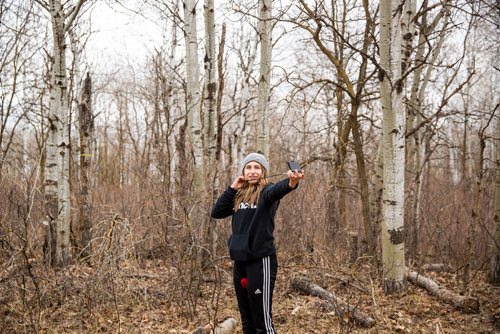 MIKAELA MACKENZIE/WINNIPEG FREE PRESS
Grade 11 student Brittany Carmichael from École Edward Schreyer learns map an compass skills with the 38 Canadian Brigade Group Signallers at Bird's Hill Park on Tuesday, April 30, 2019. Standup.
Winnipeg Free Press 2019