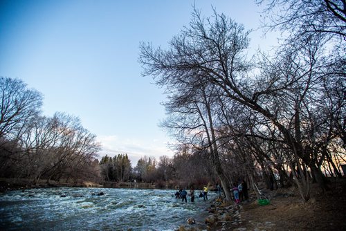 MIKAELA MACKENZIE/WINNIPEG FREE PRESS
Sucker fishing in Westbourne, Manitoba on Monday, April 22, 2019. 
Winnipeg Free Press 2019