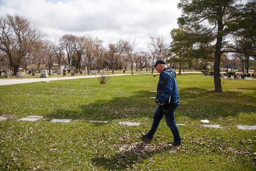 MIKE DEAL / WINNIPEG FREE PRESS
Paul Moist, past president of CUPE, Brookside Cemetery tour coordinator, does tours of the cemetery, focusing on 14 people from the strike demonstration, who are buried at Brookside.
190430 - Tuesday, April 30, 2019.

see Jessica Botelho-Urbanski story