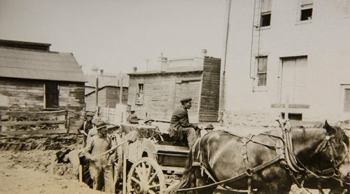 
Images from the AUUC-WBA Archives of the Ukrainian Labour Temple construction in 1918.
Foundations were dug manually; horse and wagons were used to cart away excavated material. Building in background is a former bag factory (now demolished).
190430 - Tuesday, April 30, 2019.