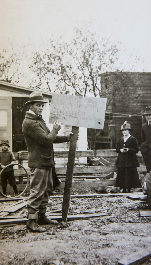 
Images from the AUUC-WBA Archives of the Ukrainian Labour Temple construction in 1918.
A worker holds a sign asking for volunteers to help dig the foundation.
190430 - Tuesday, April 30, 2019.