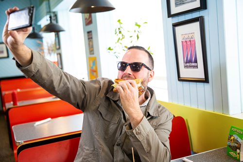 MIKAELA MACKENZIE/WINNIPEG FREE PRESS
Carew Duffy, also known as Sandwiches & Selfies on instagram, takes a signature selfie with a sandwich at the White Star Diner in Winnipeg on Wednesday, May 1, 2019. For Dave Sanderson story.
Winnipeg Free Press 2019