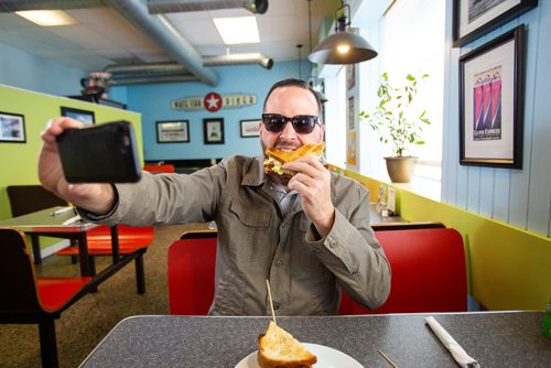 MIKAELA MACKENZIE/WINNIPEG FREE PRESS
Carew Duffy, also known as Sandwiches & Selfies on instagram, takes a signature selfie with a sandwich at the White Star Diner in Winnipeg on Wednesday, May 1, 2019. For Dave Sanderson story.
Winnipeg Free Press 2019