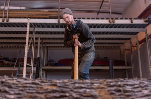 SASHA SEFTER / WINNIPEG FREE PRESS
Owner of WPG Timber Co. Mike McGarry moves a diseased ash tree into his warehouse in Winnipeg's Chevrier neighbourhood.
190501 - Wednesday, May 01, 2019.