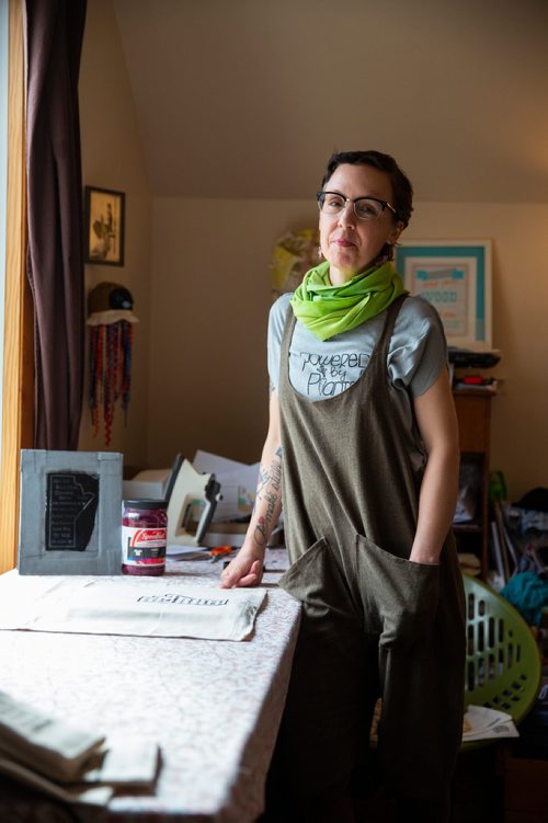 MIKAELA MACKENZIE/WINNIPEG FREE PRESS
Andee Penner, the creative behind Sew Dandee, in her studio in Winnipeg on Thursday, May 2, 2019. Penner focusses on environmentally sustainable, reusable products with a quirky local twist. For Dave Sanderson story.
Winnipeg Free Press 2019