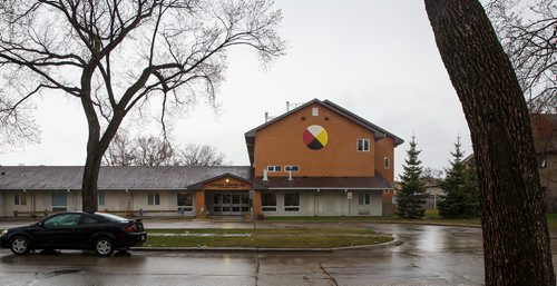 MIKE DEAL / WINNIPEG FREE PRESS
The Kekinan senior centre at 100 Robinson Street.
190503 - Friday, May 03, 2019.
see Niigaan Sinclair story