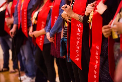 MIKAELA MACKENZIE / WINNIPEG FREE PRESS
Red River graduates are presented with new Indigenous stoles at the Graduation Pow Wow on Friday, May 3, 2019. For Alex Paul story.
Winnipeg Free Press 2019.