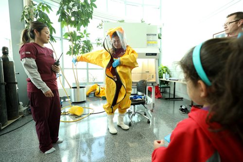RUTH BONNEVILLE / WINNIPEG FREE PRESS 


Research technician, Kaylie Tran, demonstrates the work they do while wearing a biosafety suit during open house Saturday.  

VIROLOGY LAB:  Canadas only Biosafety Level 4 infectious disease facility held a open house for its 20th anniversary of the Canadian Science Centre for Human and Animal Health Saturday.   

See Bill Redekop story. 

May 4, 2019

